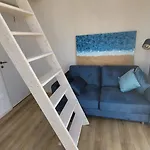 Seaside Tiny Maheri بيت للعطل
